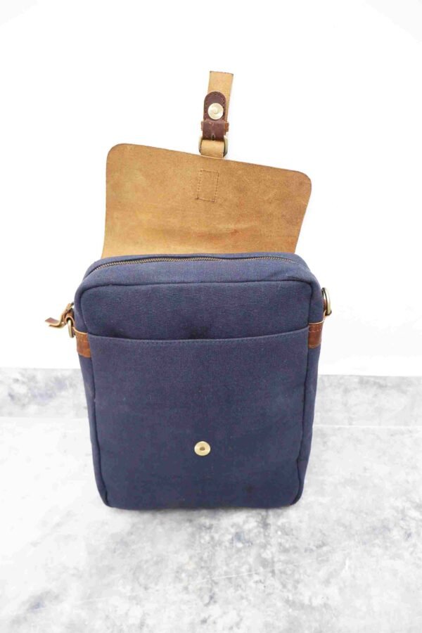 Panoply Leather Side Bag - Image 4