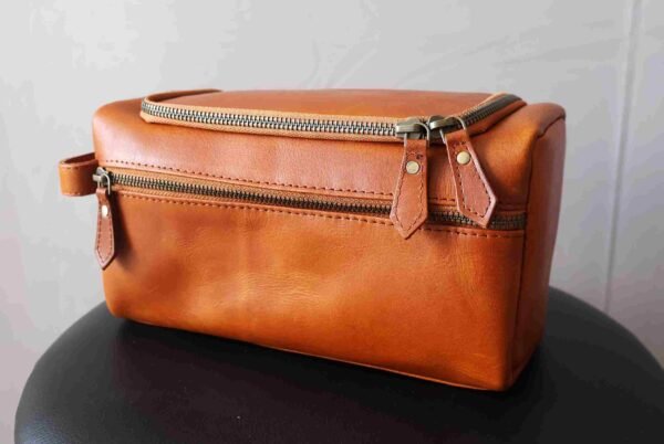 Panoply Leather Light Brown Toiletry Bag - Image 2