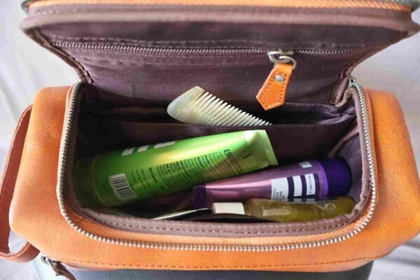 Panoply Leather Light Brown Toiletry Bag - Image 8