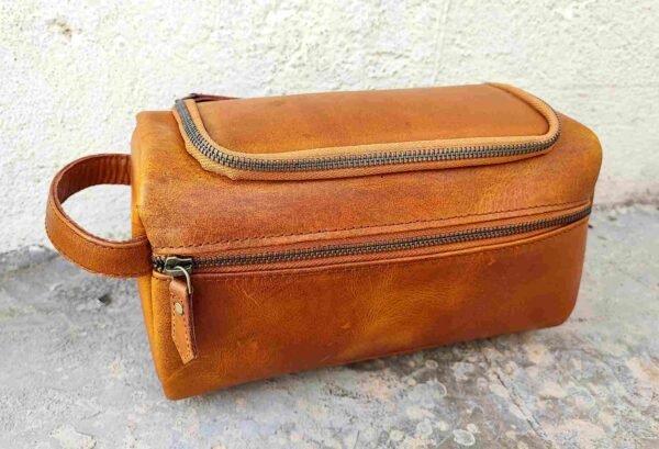 Panoply Leather Light Brown Toiletry Bag - Image 6