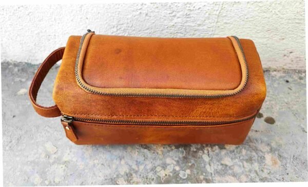 Panoply Leather Light Brown Toiletry Bag - Image 4
