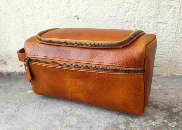Panoply Leather Light Brown Toiletry Bag - Image 3